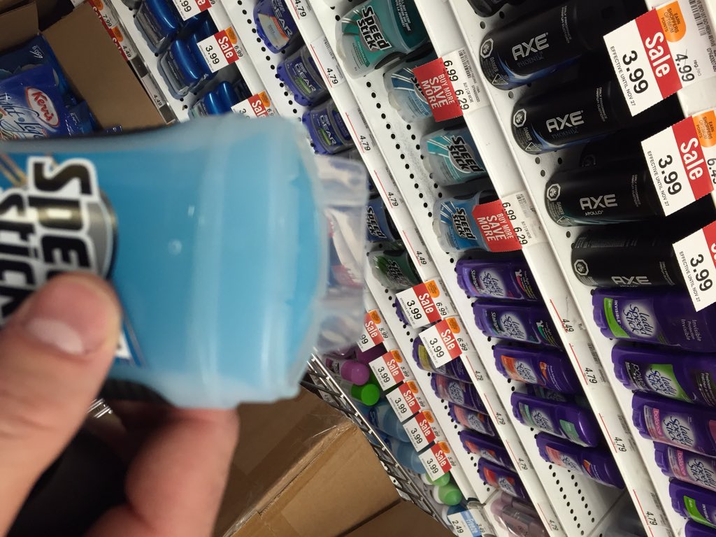 canada4469's tweet photo. @TheChrisBiggs @Jbarr @PASTEYJAMIE everywhere I go.. Reminds me of you guys....#stickcap #teabox #bills https://t.co/oefQYB7gbl