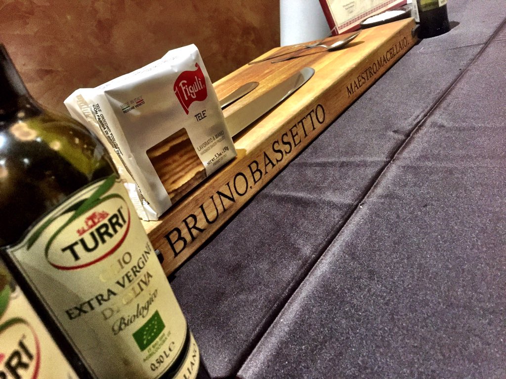 CarloVischi's tweet photo. La postazione di #brunobassetto maestro macellaio quasi pronta per #italianfoodaffair #veneto https://t.co/zfQLHCGgZX