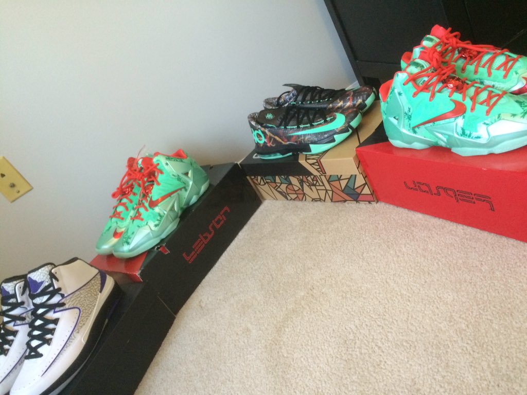 TheLoveOfPuck's tweet photo. 4 for $425! Contact me if interested. All DS 
Size 10 Retro 2
Size 10.5 KD all star and lebron 11
Size 11 lebron 11 https://t.co/WP3LFA8v6l