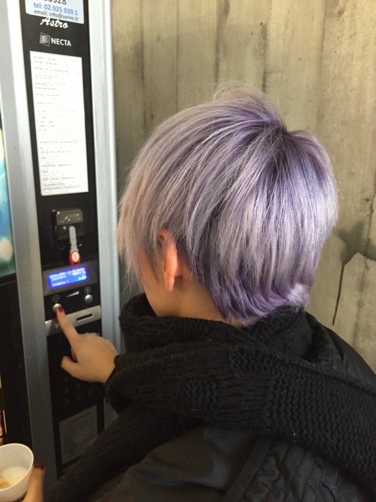 Mirkoronzoni's tweet photo. Teste viola ingiro!!!! 😍😍😍😍🙈🙈🙈 #violet #crazy #life #mrlifestyle https://t.co/AvNli40IV7