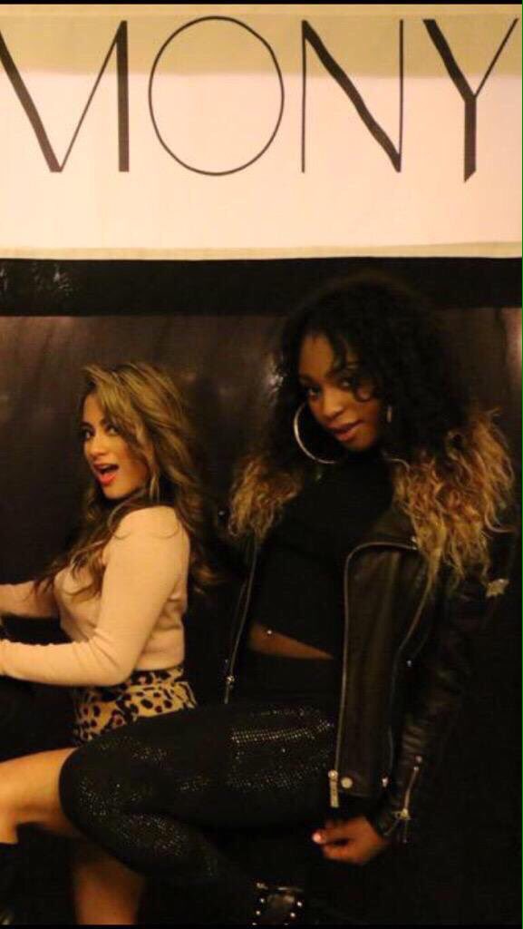 choose5hedition's tweet photo. Pick a normally m&amp;g pose! (requested) https://t.co/VOcI7WwyLG
