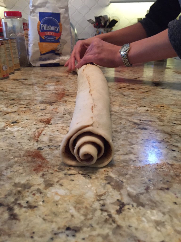 fubelly's tweet photo. Dessert prep. #cinnamonrolls https://t.co/GBgr6oUJo9