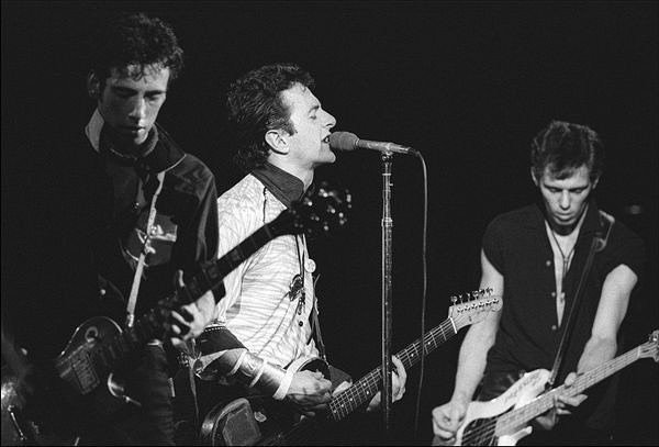 mrmusichead's tweet photo. The Clash by our featured artist of the month Allan Tannenbaum. #MrMusichead #wheremusicmeetsart #theClash #AllanTa… https://t.co/C8koZlPNIP
