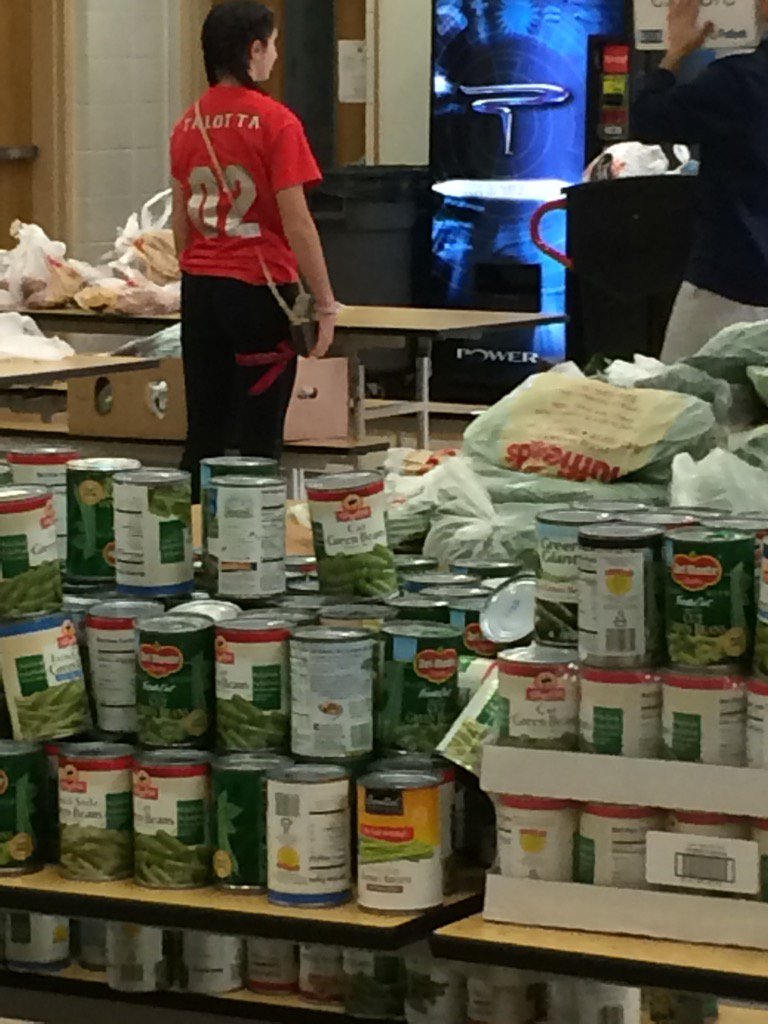 i_tdesigner's tweet photo. abundant food waiting for delivery to needy families @twptuesday @ovmsFutureActs https://t.co/djxOjXJ44W