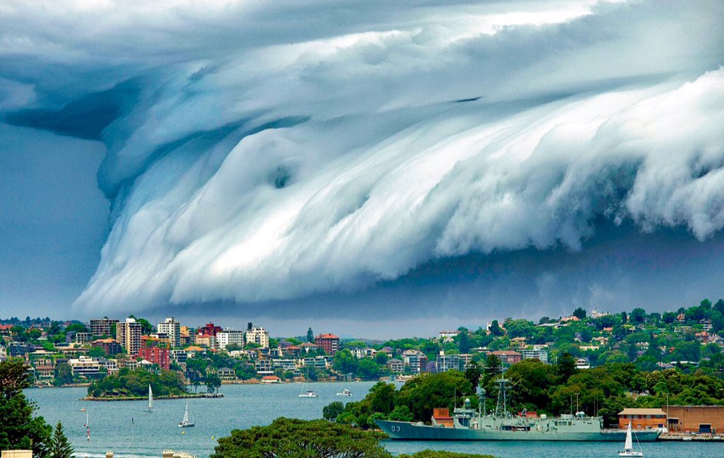 Laurent_Chance's tweet photo. Cascade de Nuages #Sydney (6 Novembre 2015) https://t.co/qswC34LOjz