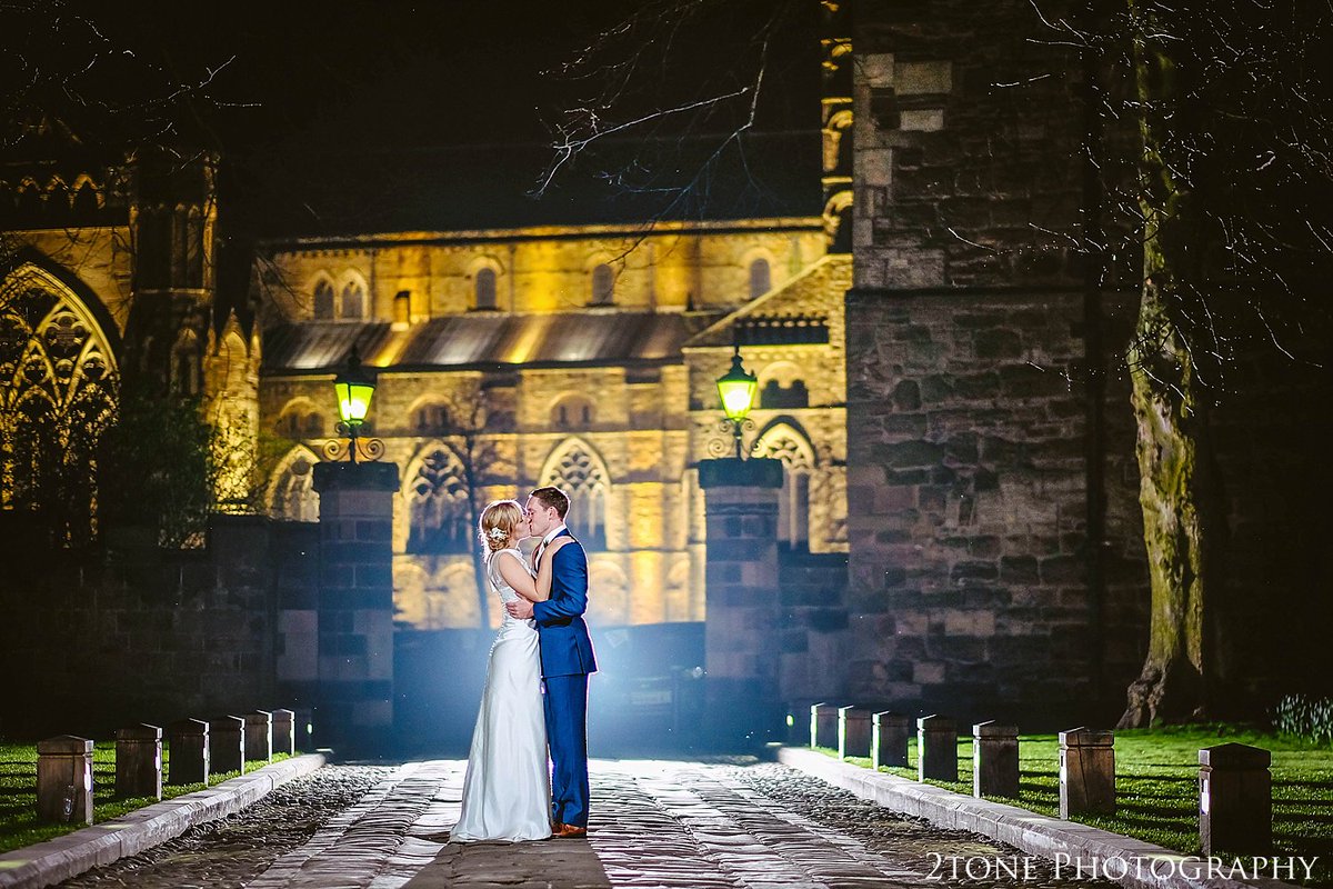 Catherine and Michael's amazing Durham Castle Wedding... 2tonephotography.co.uk/theblog/durham…