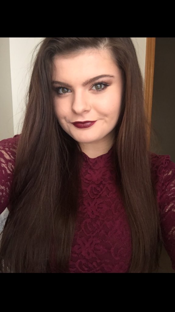 MainlyHunter's tweet photo. #SelfieForHunter should be a thing @HunterHayes @HHRoadGuy https://t.co/VtNqbvh064