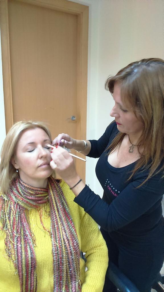 KatyNavarro_'s tweet photo. Jornada  @Covermark_Esp #Maquillajecorrector y de alta calidad para cualquier evento. @Asocpeluqueros @mayca_campoy https://t.co/O4homvs1xj