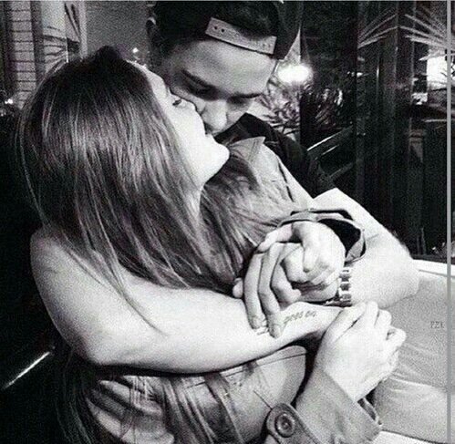 @Twilcght im so glad to be holding her again 💍🙈