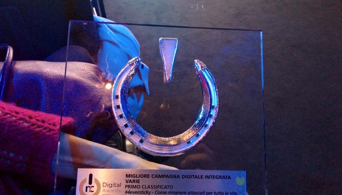 MYPR_'s tweet photo. Il premio è nelle nostre mani! @NcDigitalAwards Campagna #4EVERSTICKY #ADC #Milano #Milano2015 #ncdigital2015 https://t.co/n80DIuHX8E