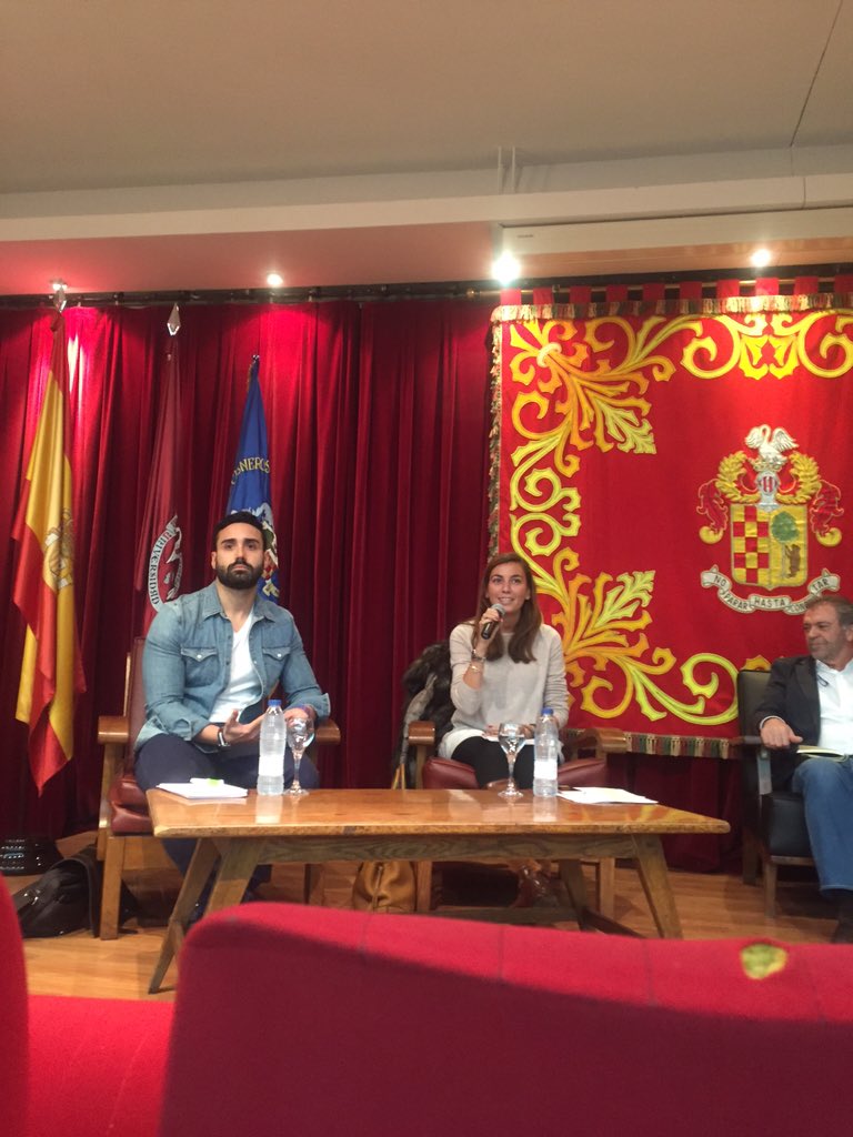 bezdiario's tweet photo. Siete temas, cuatro partidos una decisión de cara a #EleccionesGenerales Empieza el #DebateCisneros https://t.co/3XAlWfYX8A