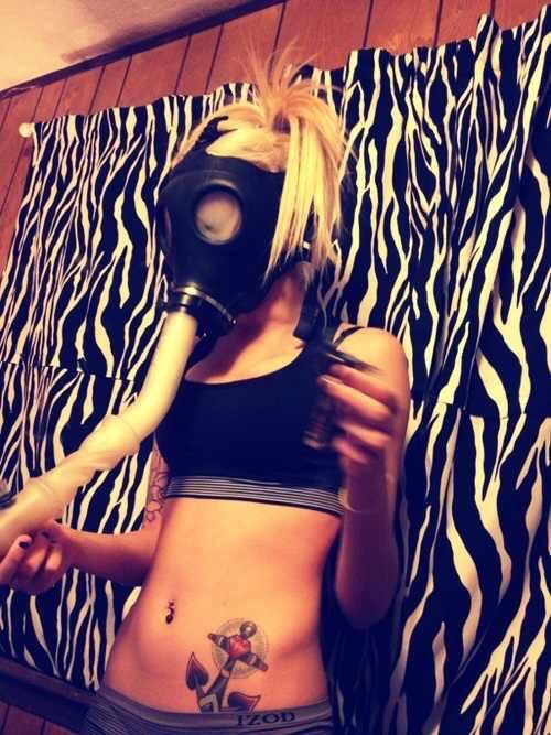 WomenOfCannabis's tweet photo. Retweet me if you love my new #wakeandbake #stonerchick mask!!! I soooo fuckin love it Lol ☠😳 stay lifted family!! https://t.co/uzPmNVDpOn