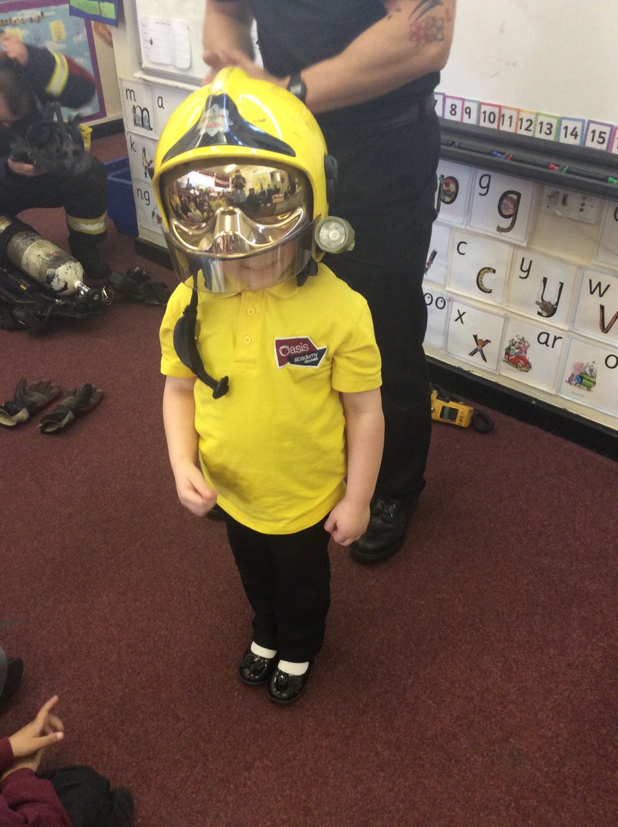 Oasisacademywoo's tweet photo. Such a fun and informative session by Highgate Fire Service today @HighgateFire #firemeninthemaking #creativewriting https://t.co/3O7JafIL1e