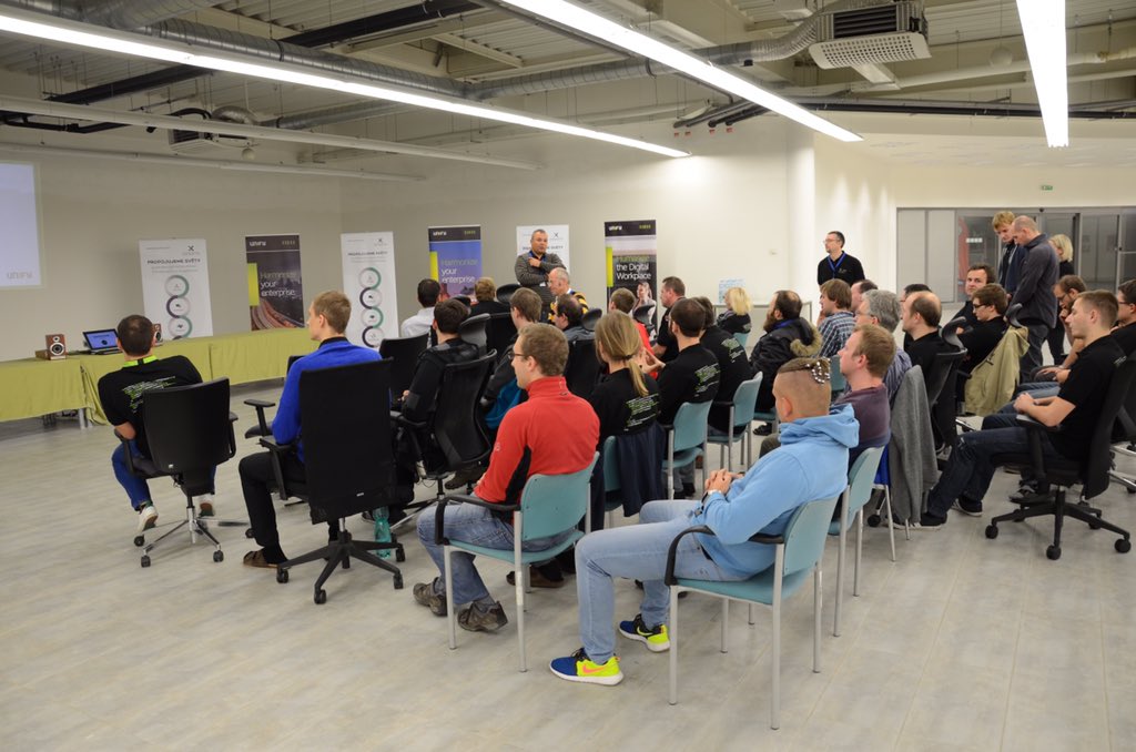 4th #CircuitHack has started in #Brno @UnifyCo blog.unify.com/2015/11/finger…