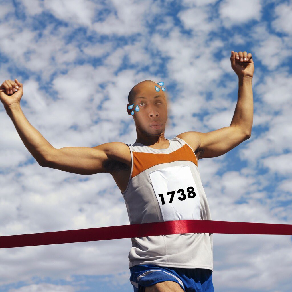 Качки в тренажерном зале. Спортсмен в зале. Молодой спортсмен. Спортсмен в спортзале. Спортсмен которого много.