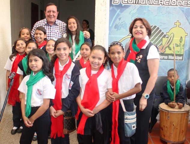 CarrizalDPCPS's tweet photo. José Luis Rodríguez dona 100mil bolívares a UE Delta Amacuro para desarrollo cultural. https://t.co/x7socfKV4i https://t.co/mzWfJQiJT2