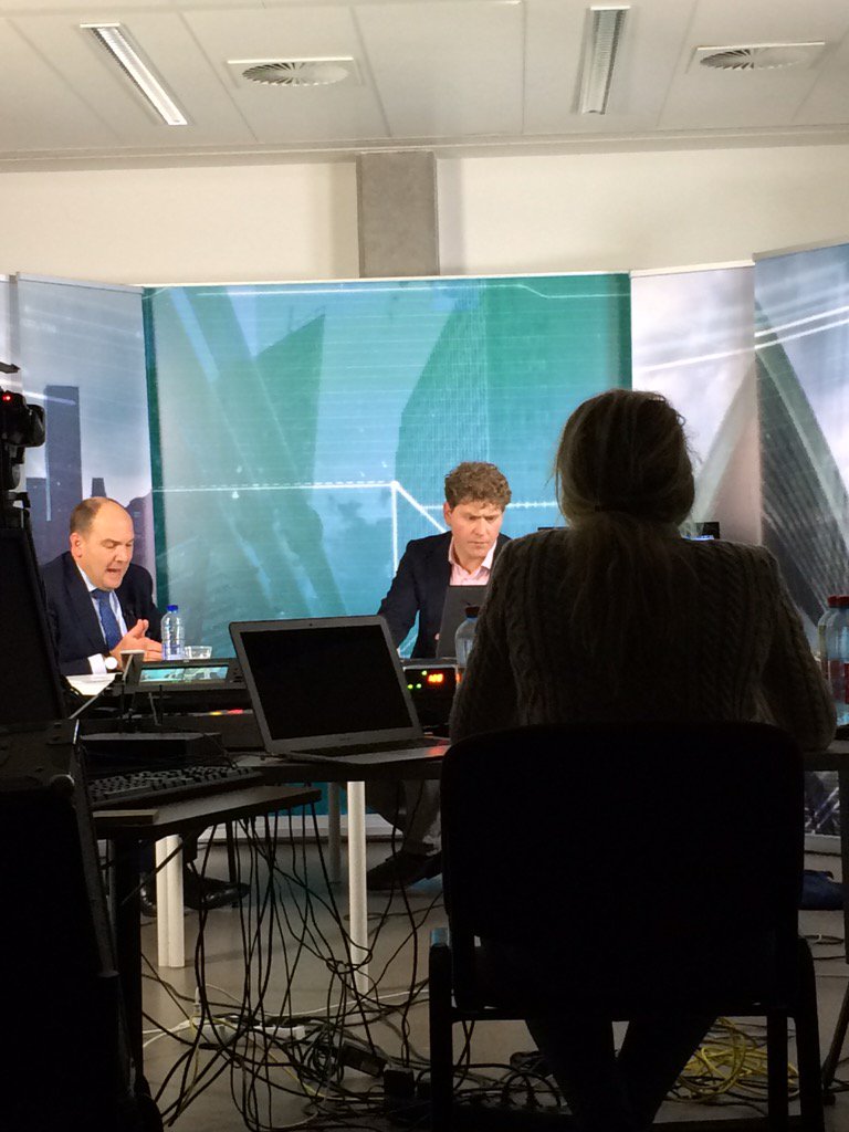 #webinar time at Vlerick Ghent Campus. Are you a #giver or #taker? With prof <a href="/DBuyens/">Dirk Buyens</a> and <a href="/crowdale_edu/">crowdale_edu</a>