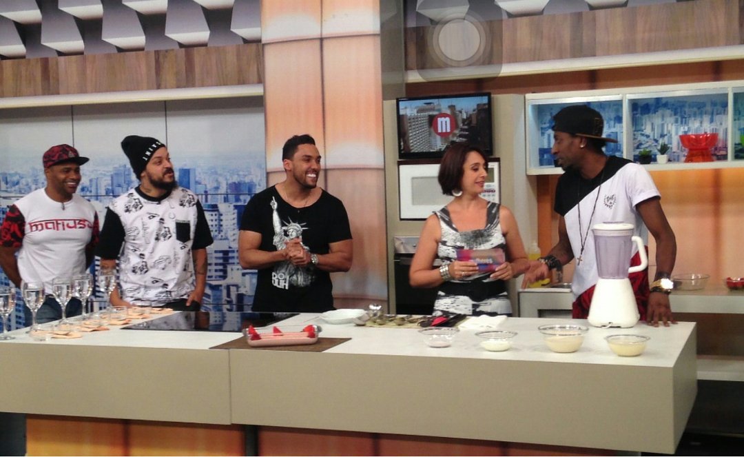 O Grupo #Pixote ao vivo no Programa #Mulheres da #TVGazeta. #AssessoriaCatto