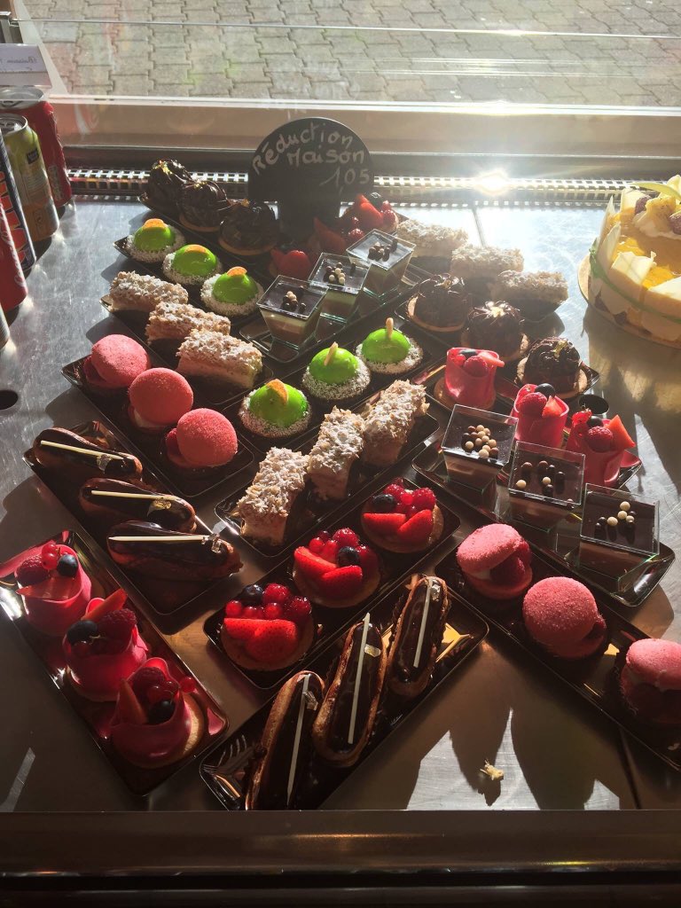 PMoal29's tweet photo. @parigo1968 pour me faire pardonner. #Morlaix #Pâtisserie #Traon #InstantPub https://t.co/OVvc6CrZ5H