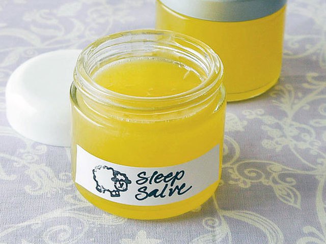 allyou's tweet image. Get a better night's sleep instantly with this DIY sleep salve: trib.al/6XB0tW7