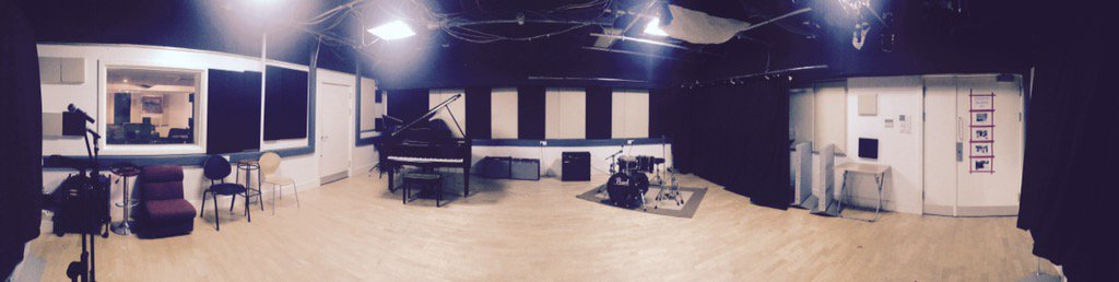 Producers! Musicians! Come book our rehearsal/recording/gig space. £5/h, £50/day. We've got a freakin' grand piano!.