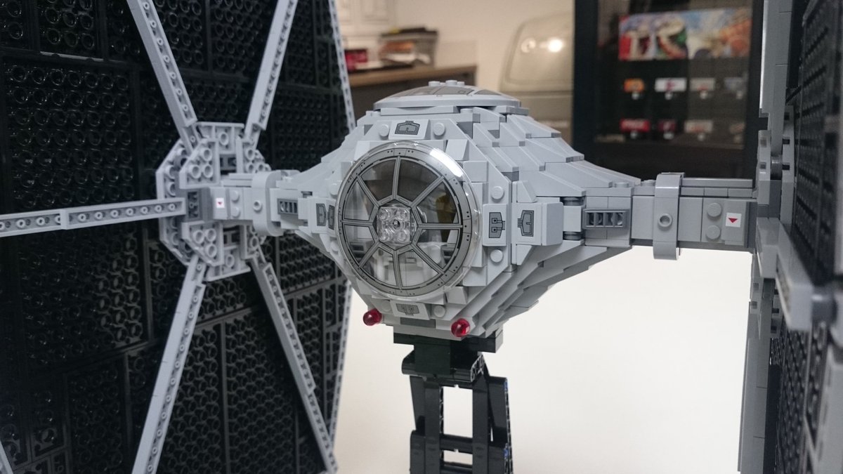 davemanthan's tweet photo. #LEGO #StarWars Tie Starfighter has been built at @CapitalOneGeek! @IAmCapitalOne https://t.co/T1emcNu1as