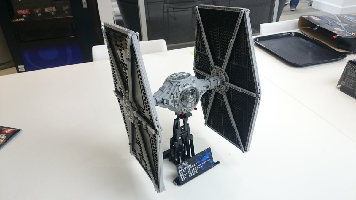 davemanthan's tweet photo. #LEGO #StarWars Tie Starfighter has been built at @CapitalOneGeek! @IAmCapitalOne https://t.co/T1emcNu1as