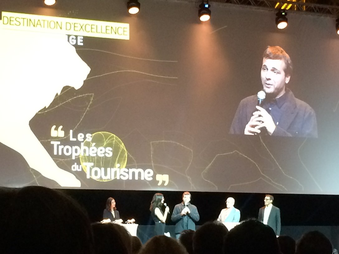 SavoieMontBlanc's tweet photo. Le trophée meilleure destination #neige #ttol2015 pour #valthorens https://t.co/GDWqaehx4i