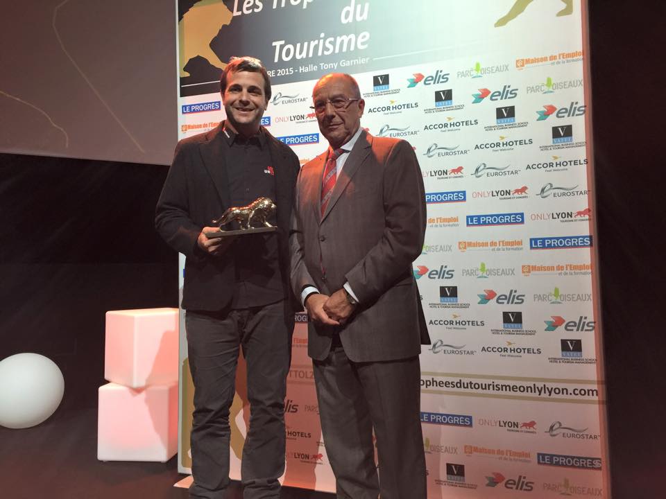 TropheesTourism's tweet photo. EXCELLENCE NEIGE remis par Alain LE CORNO @FedFranceSki à la station @Val_Tho @GregGuzzo #TTOL2015 https://t.co/clWKGGzxkq
