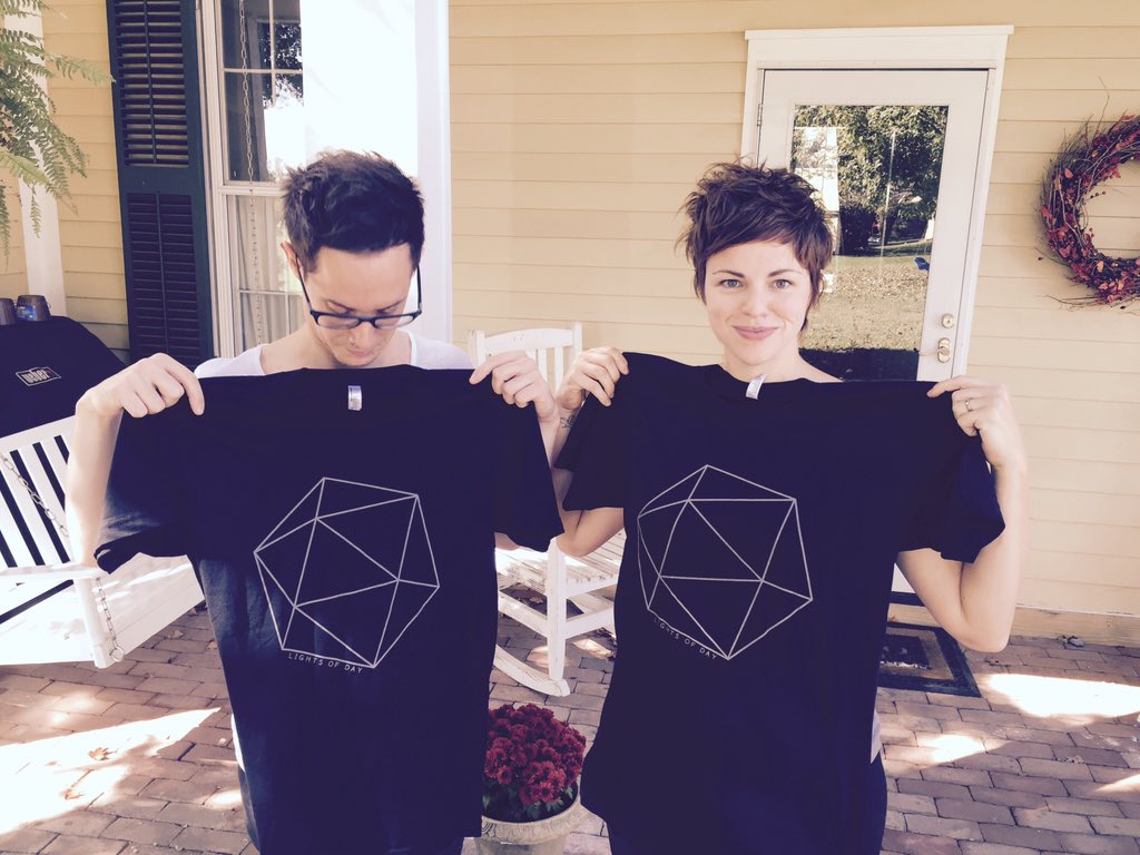 LightsofDay's tweet photo. We've got #Meteors T's in all sizes for just $15!!! That's a holiday deal you won't find anywhere else, I think... https://t.co/9fUyX3BF6Q