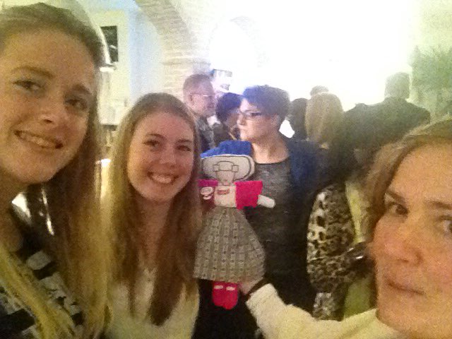 She's back <a href="/illigraphics/">illi graphics</a> #AAgje <a href="/ComNetz/">ComNetZ</a> #coffeebarshine <a href="/Shinemark_ZLD/">Shinemark</a>