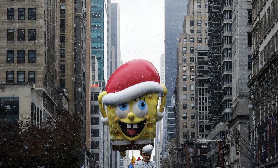 Forbes's tweet photo. The characters you'll see in the Macy's Thanksgiving Day Parade are huge revenue generators https://t.co/T5cdZ3x2UT https://t.co/Sl9GaNzGTd