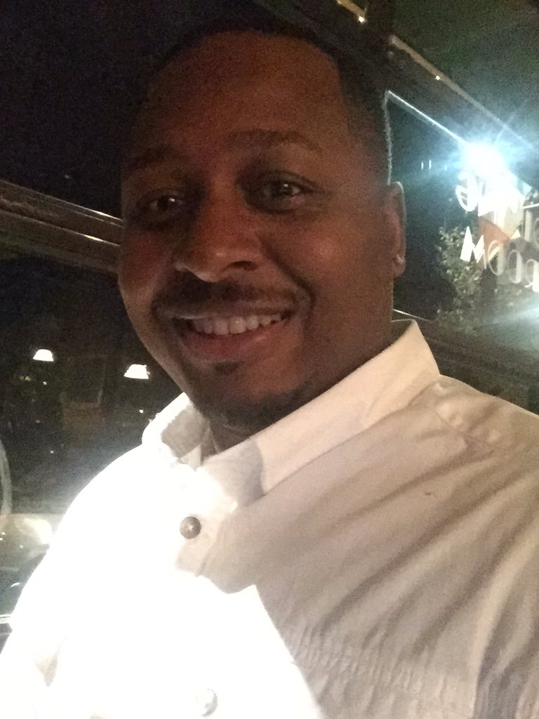 trobecomedy's tweet photo. Show time BABY!  #comedianGrind #funnybiz #strainedUp https://t.co/zT8GLCnSuw