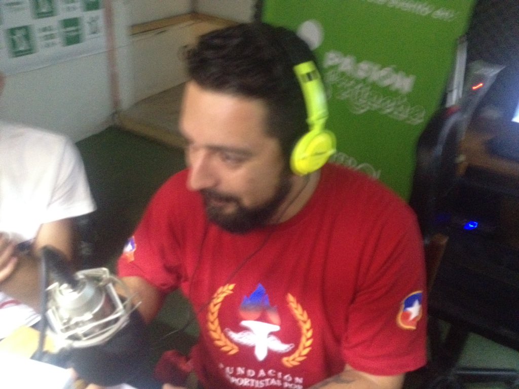 PasiondeHincha's tweet photo. Escucha a #LaBrigadaA en #LaFundaAlAire de la @FundacionDPUS - Click Acá : https://t.co/JBLOGNjP1a https://t.co/k2gp49W64S