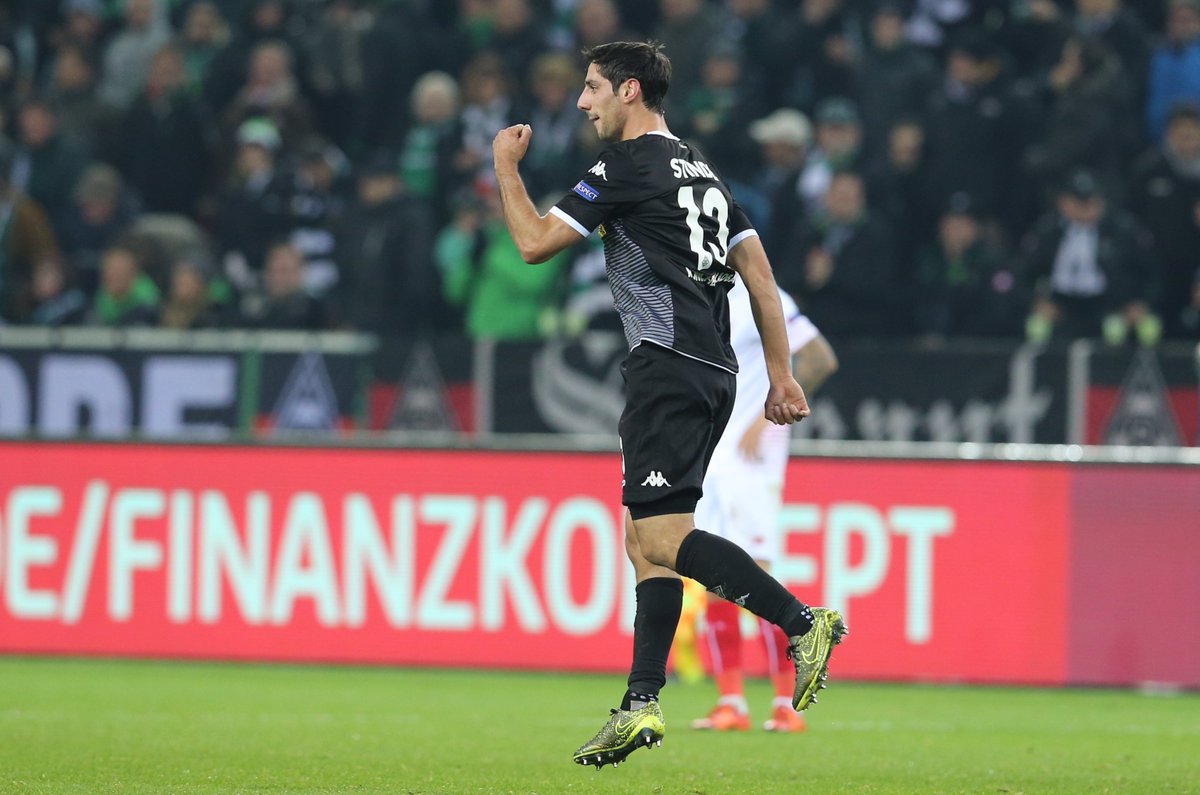 borussia's tweet photo. Der "Man of the Match" der @UEFAcom_de: @stindl28! Glückwunsch, Lars! #BMGvSEV #fohlenelf #UCL https://t.co/bEE4Yyk1KJ