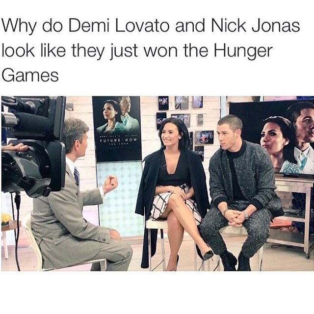 JogosVorazesBRA's tweet photo. "Por que Demi Lovato e Nick Jonas parecem ter acabado de vencer os Jogos Vorazes?" Realmente… hahah https://t.co/tLqKVpSk5K