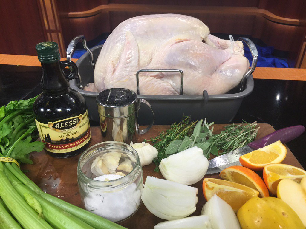 SuperSassyMama's tweet photo. How to prep your bird to ensure a juicy turkey coming up next @NEWS9 #turkeytutorial https://t.co/hdnRMNwvYX