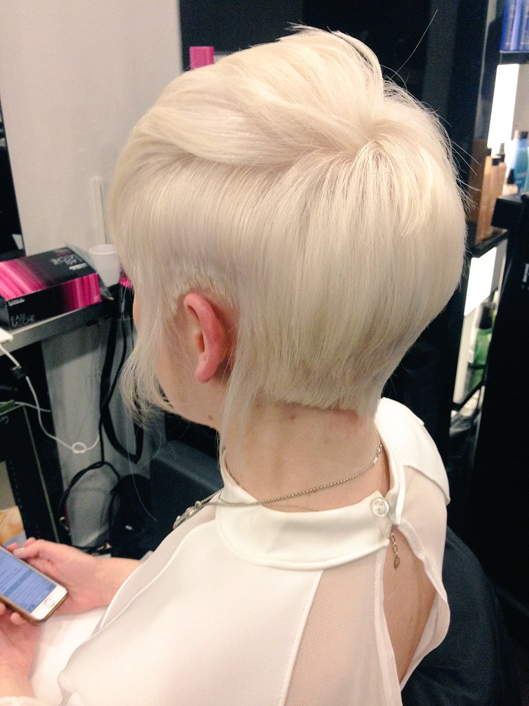JessRuthQuarmby's tweet photo. Absolutely buzzing after @RUSHHairBeauty #rushfactor this evening! Fingers crossed for RUSH awards in January! https://t.co/czYvM7ZSTK