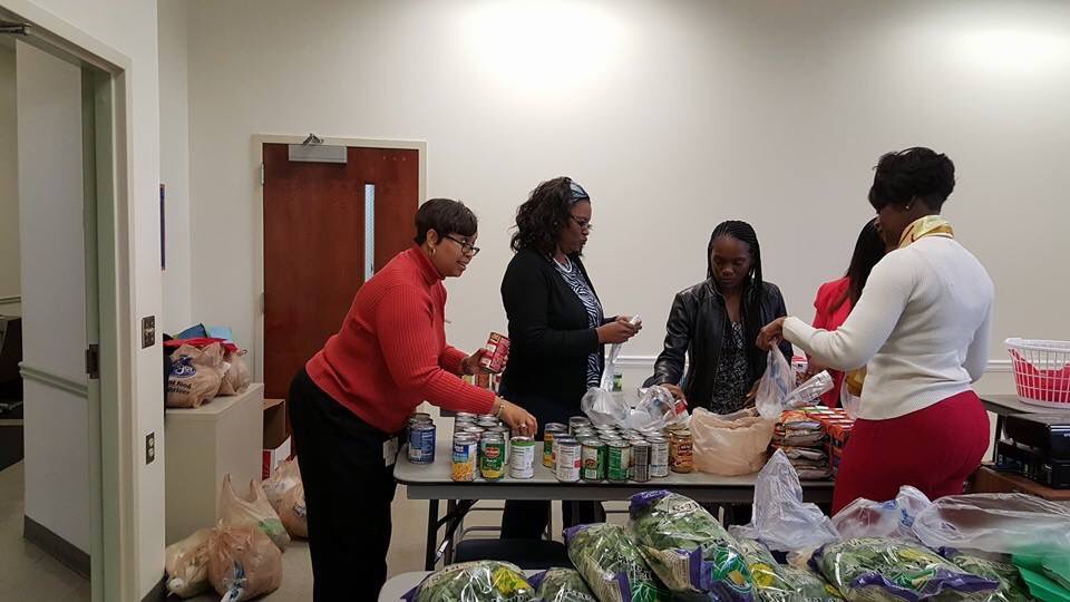 DST_SAC's tweet photo. Pics from our Thanksgiving basket donation to families services through the EOA 🦃 #DST102 #DSTSAC https://t.co/MH1RgmO7Gz