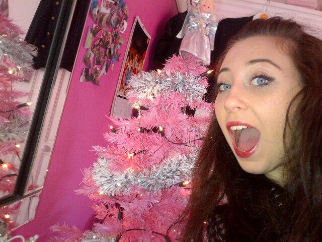 essy_rose's tweet photo. When you realise it's 1 month until Christmas 🤗 https://t.co/DxZv0waIkg