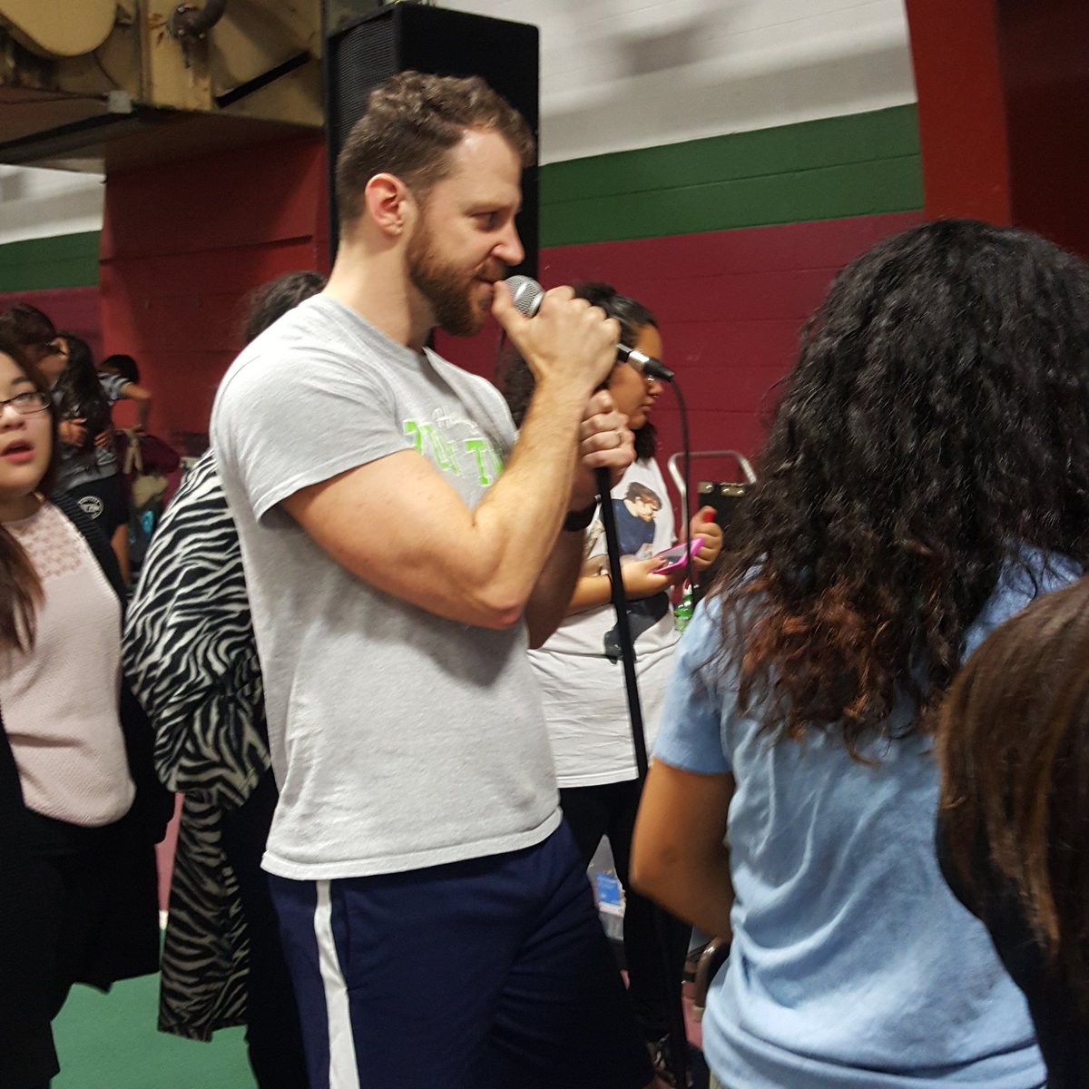 SoyO247's tweet image. And then the #KaraokeKing himself got on the mic!😄 #WhileUwereSleeping #EastIsBeast #LockIn #MortonPride