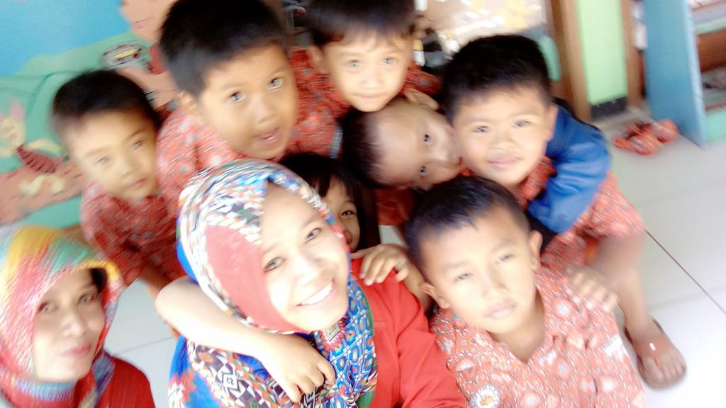 KekeyFirdsus's tweet photo. Pagiiii.... aku siap untuk hari ini dan hari-hari berikutnya. Happyday .. https://t.co/LfDHLY3JJs