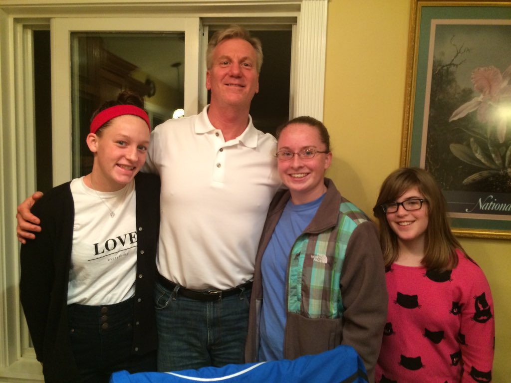 christinaethom's tweet photo. meeting an Olympian is a pretty cool way to start of the Thanksgiving holidays #davidlarson #happythanksgiving https://t.co/Bo8Iyx84vP