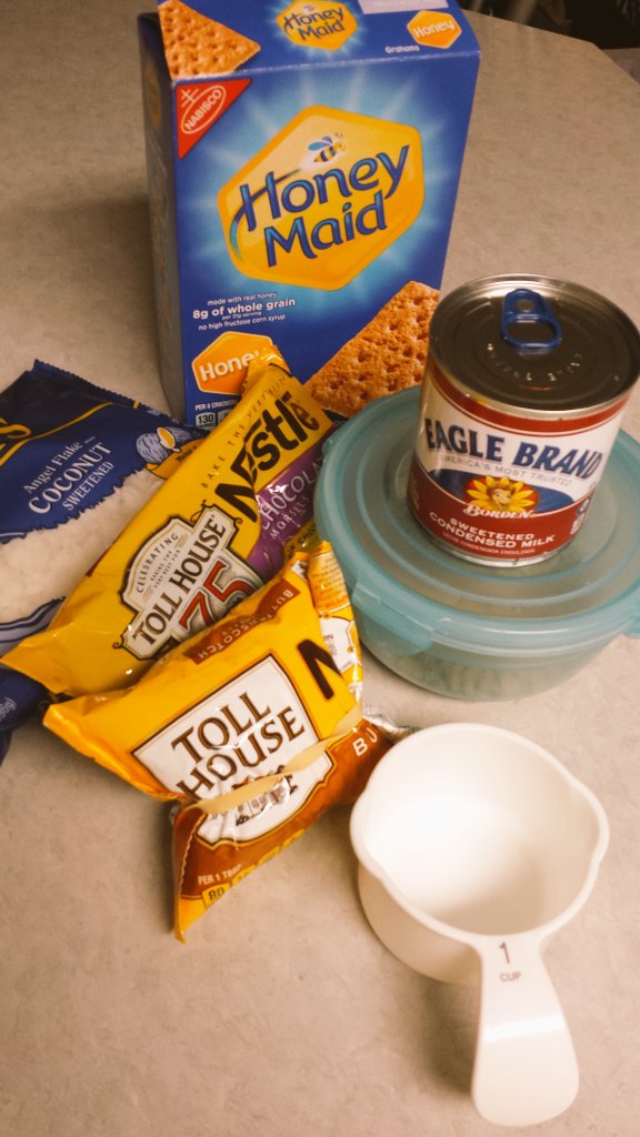 pass2me1's tweet photo. Just call me #BettyCrocker......making cookies for big day tomorrow!! #sevenlayers #fatkidtreats https://t.co/tbqa05SQMt