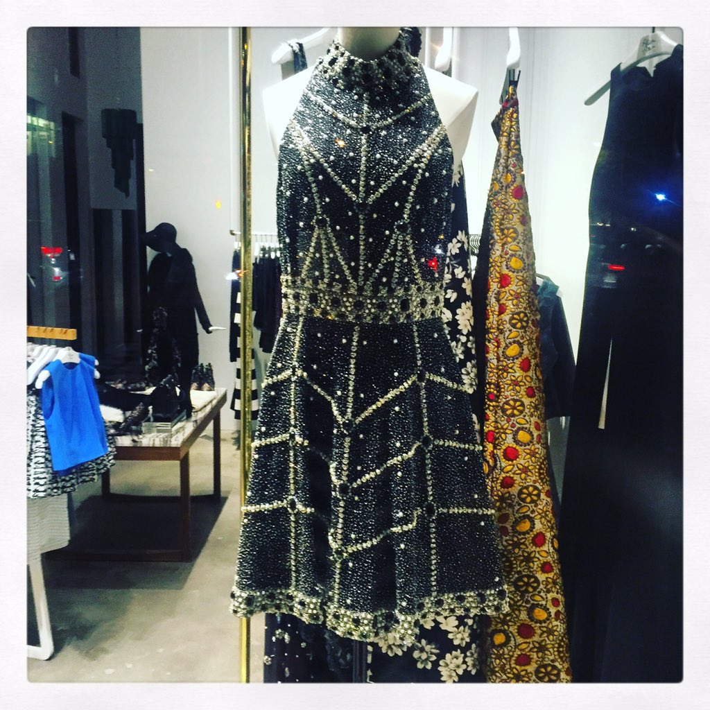 StylifiedInc's tweet photo. Take a moment to #visualize yourself in this @aliceandolivia #cocktail #dress 😌 yes this takes us to our #happyplace https://t.co/ID20WqusNi