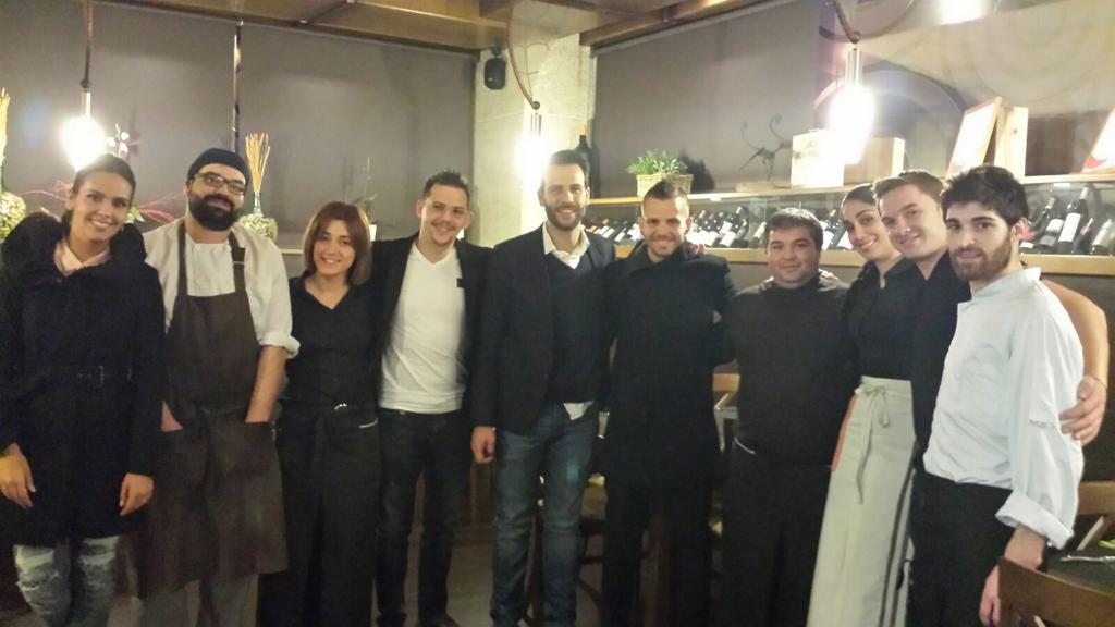 RestOFerro's tweet photo. Gran noche en O Ferro @CristiPedroche @Dabizdiverxo @pablosobrino_v https://t.co/AXscRpoo3P