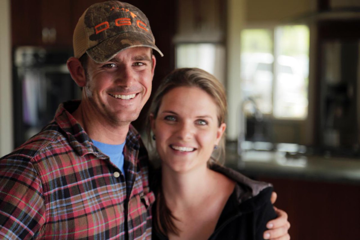 DIYNetwork's tweet photo. When families want to make paradise their home, they call Tyler & Deandra. NEW #BuildingHawaii 10|9c! https://t.co/U9LZjGJBle