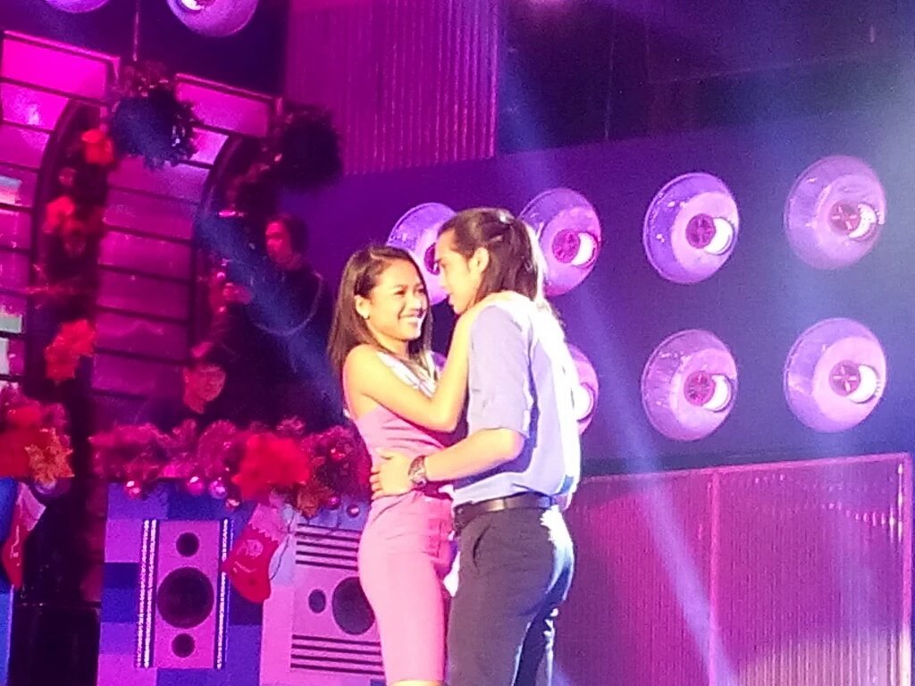 ToMihoLV's tweet photo. These two...the sweetest and the cutest ever! Thanks for this @itsShowtimena! :)

#ShowtimeToMihoLive https://t.co/vlfzipuTpn