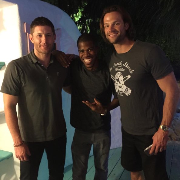 izulec1992's tweet photo. Awesome pictures of Boys having fun at vacations in the Bahamas

#SPNFamily #Supernatural
@JensenAckles @jarpad https://t.co/uNavLZ09sY