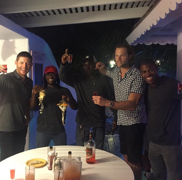 izulec1992's tweet photo. Awesome pictures of Boys having fun at vacations in the Bahamas

#SPNFamily #Supernatural
@JensenAckles @jarpad https://t.co/uNavLZ09sY